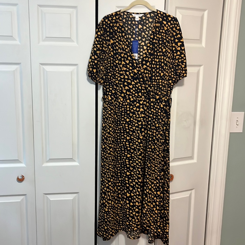 Brand new never worn Popsugar for kohl’s midi dress. Wrap style.